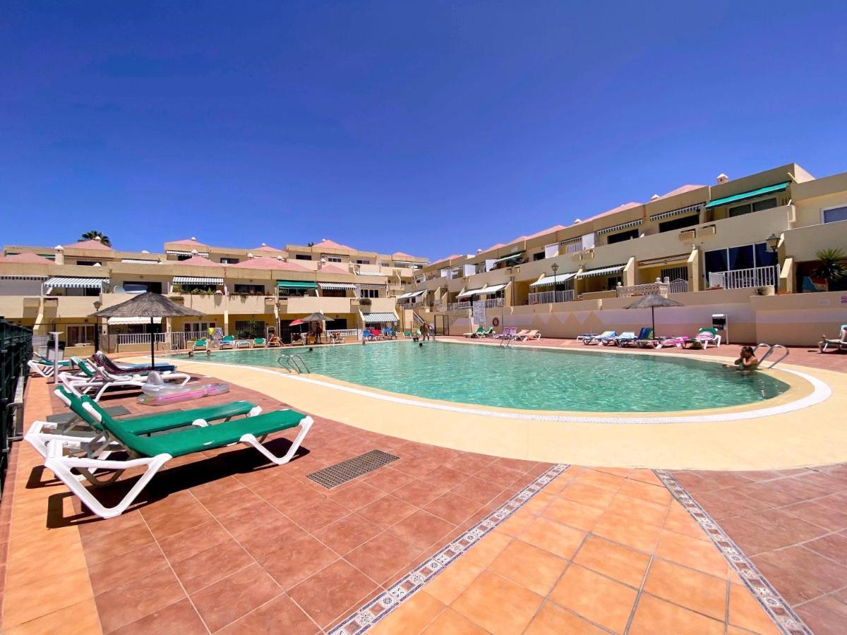 Cozy Pool View Apartment H-11 Mareverde 아데제 외부 사진