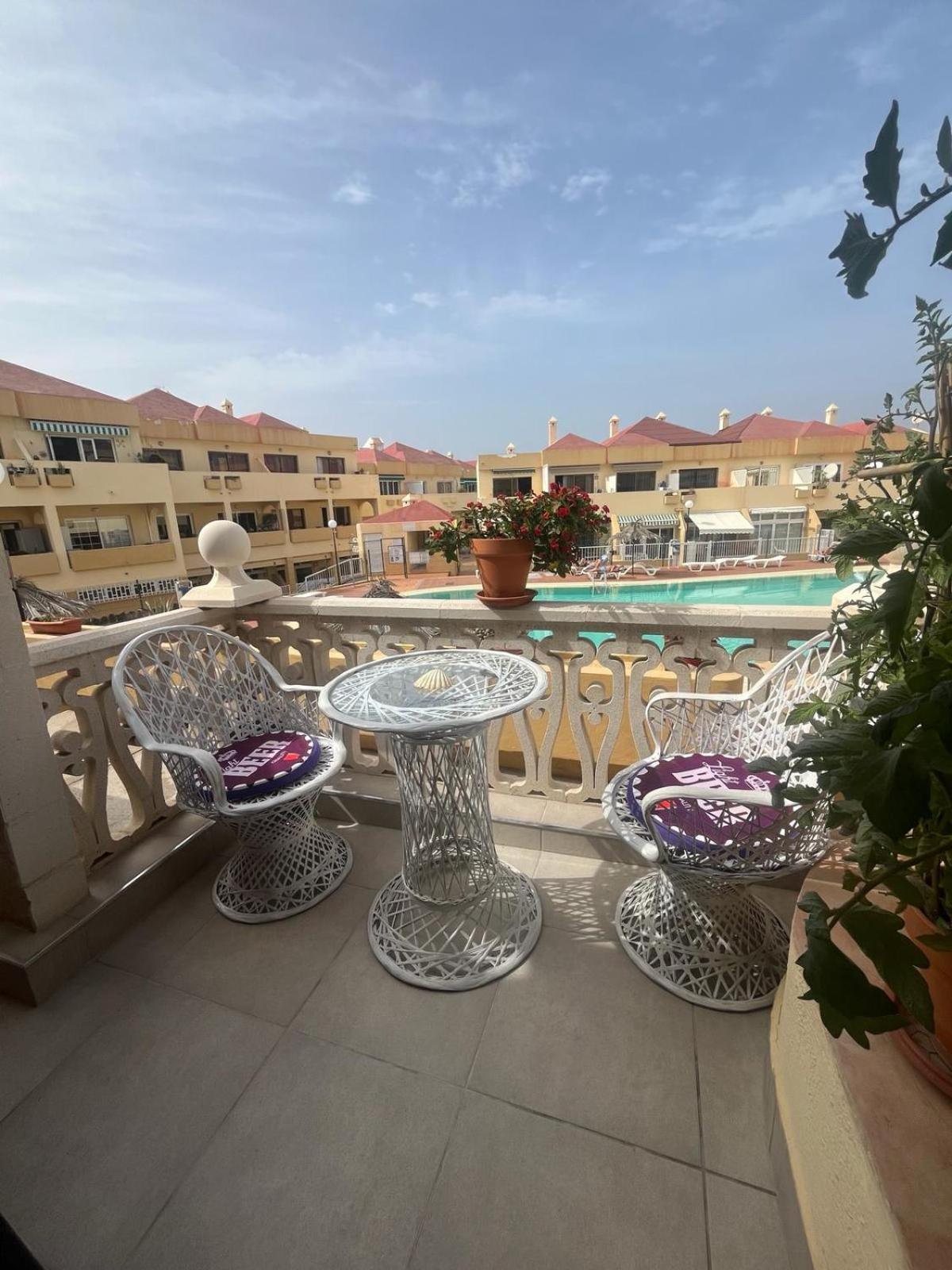 Cozy Pool View Apartment H-11 Mareverde 아데제 외부 사진