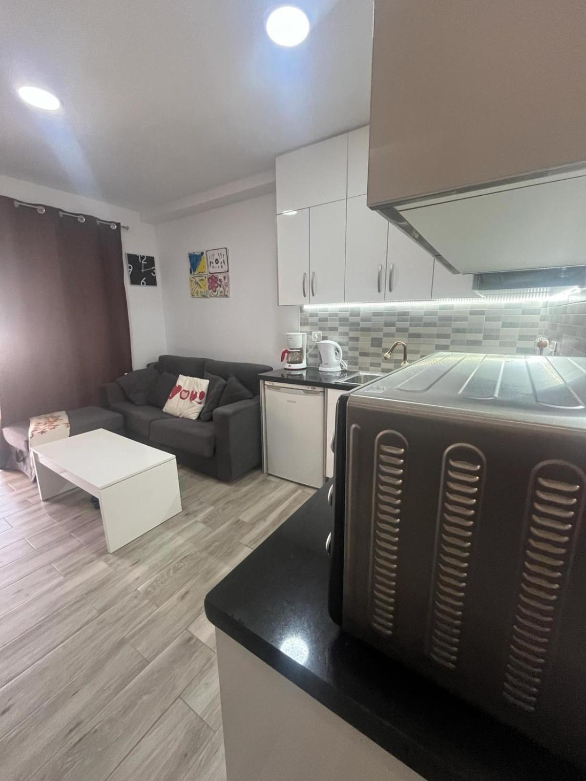 Cozy Pool View Apartment H-11 Mareverde 아데제 외부 사진