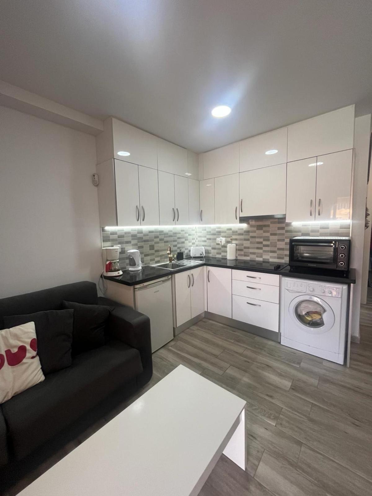Cozy Pool View Apartment H-11 Mareverde 아데제 외부 사진