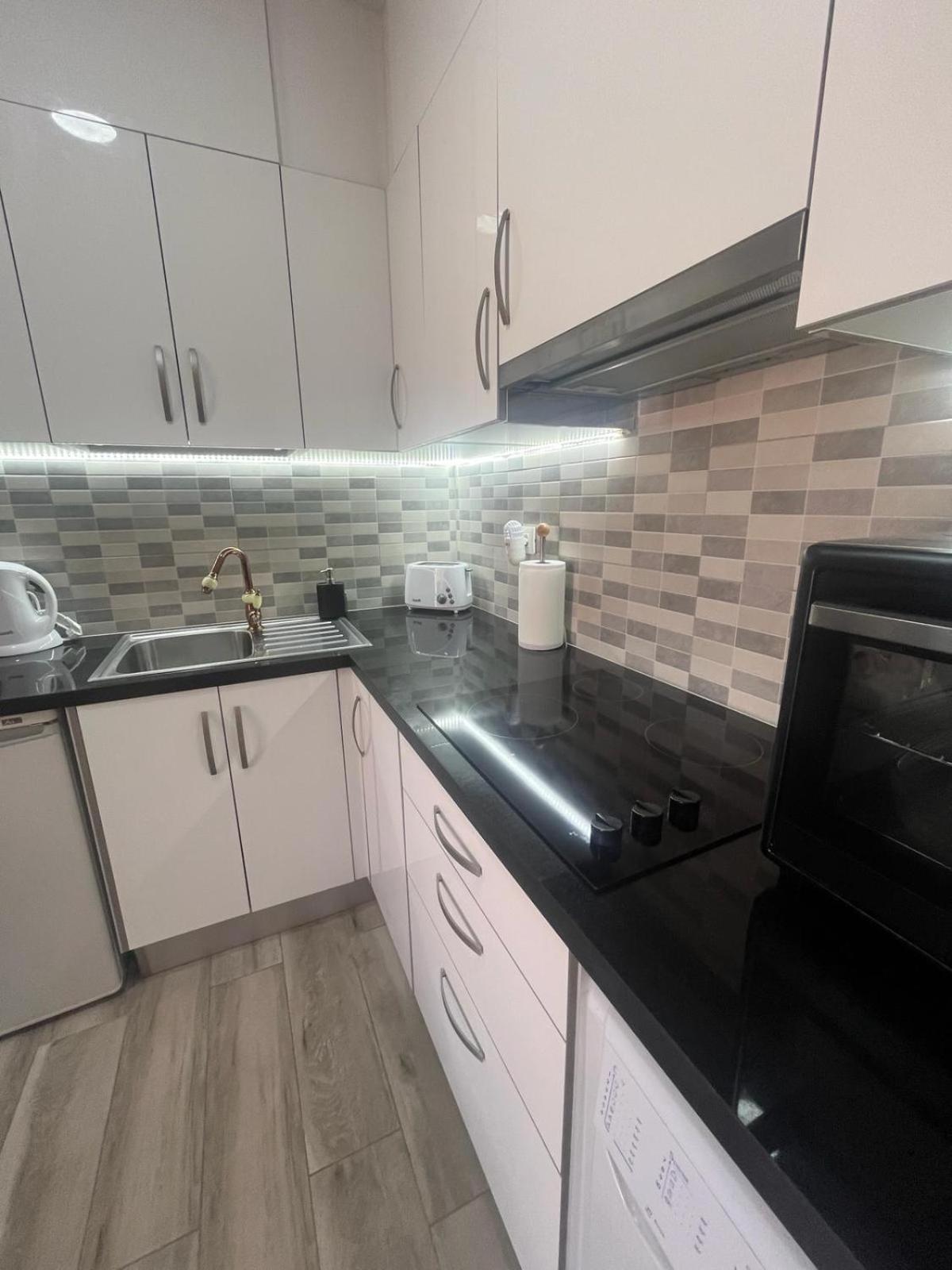 Cozy Pool View Apartment H-11 Mareverde 아데제 외부 사진
