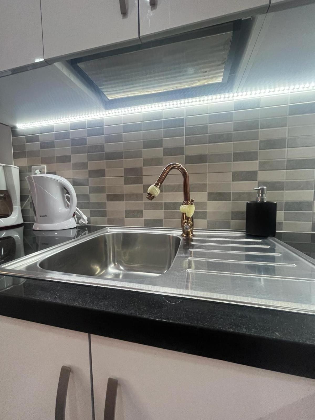 Cozy Pool View Apartment H-11 Mareverde 아데제 외부 사진